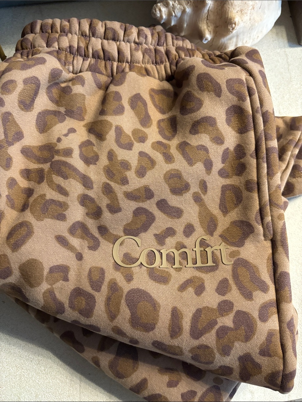 Comfirt Cozy Leopard-Trim Fleece Joggers - Brown